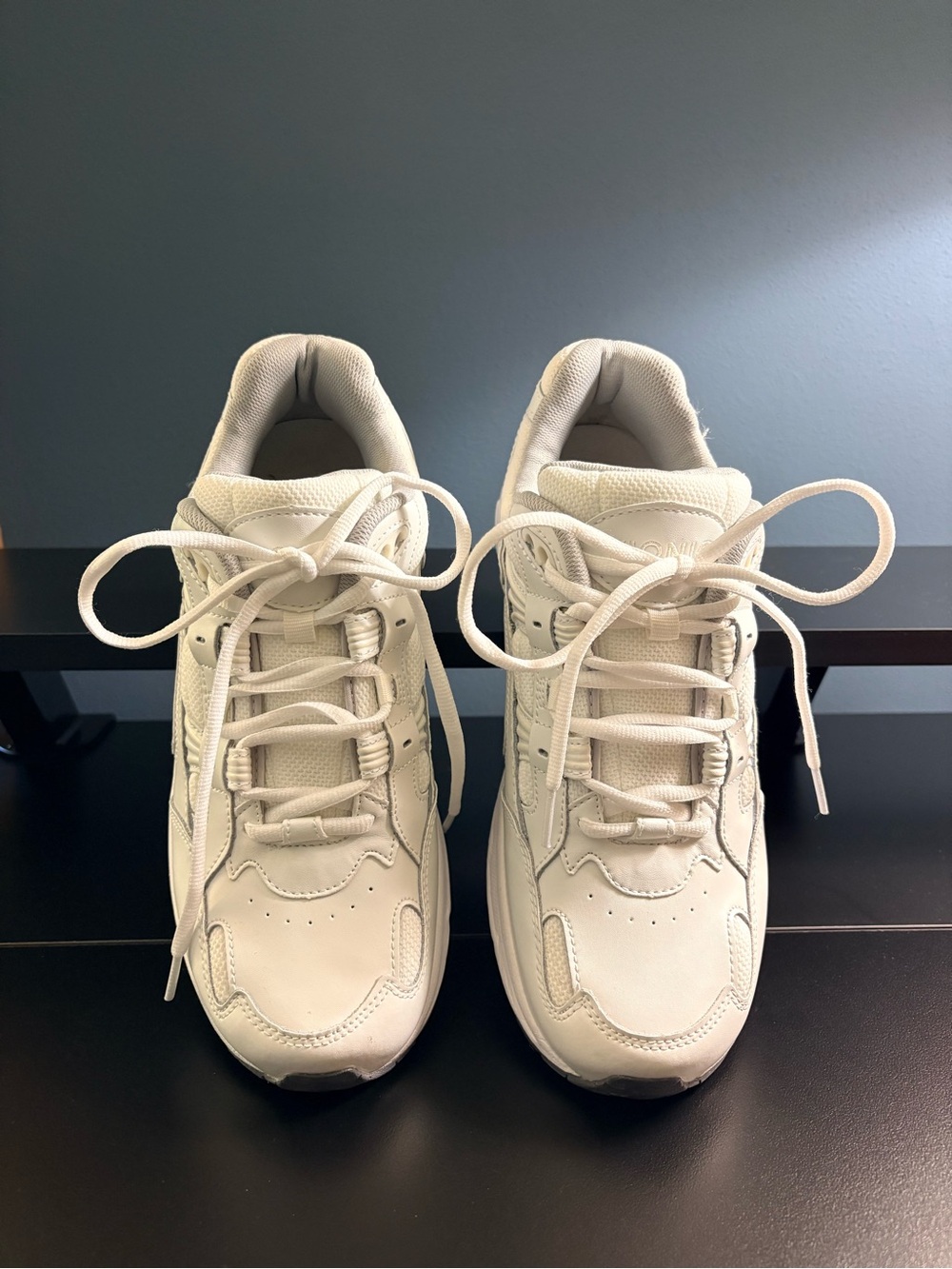 Vionic Women's 23M Walking Shoes - Bright White, Worn Once - Size 10